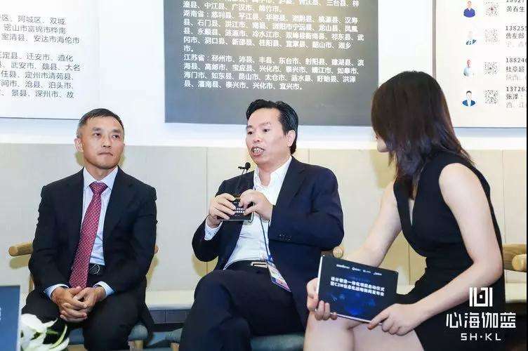 數夫家居軟件董事長張愛國（中）