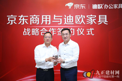 迪歐集團董事長黃壽金與京東集團副總裁宋春正