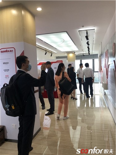 酷特智能李金柱院長(zhǎng)一行蒞臨數(shù)夫軟件參觀交流！