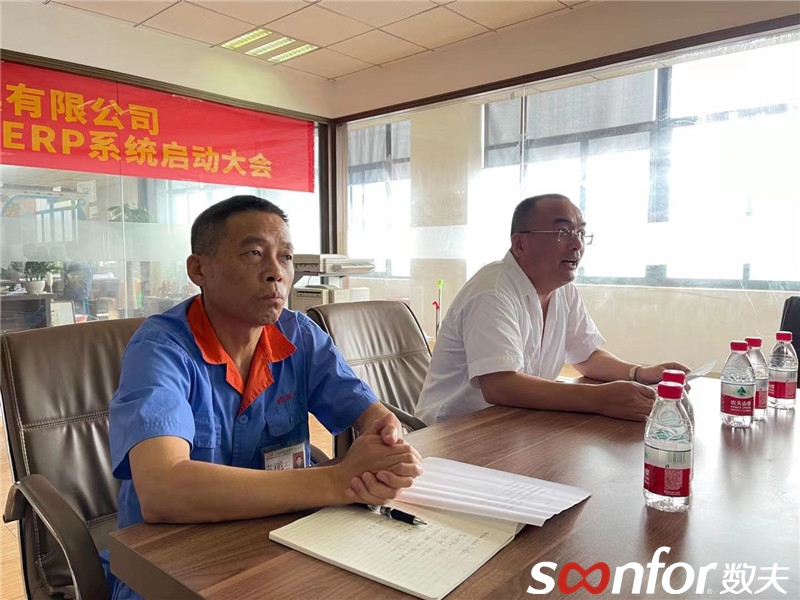 誠源家具曹總（左）